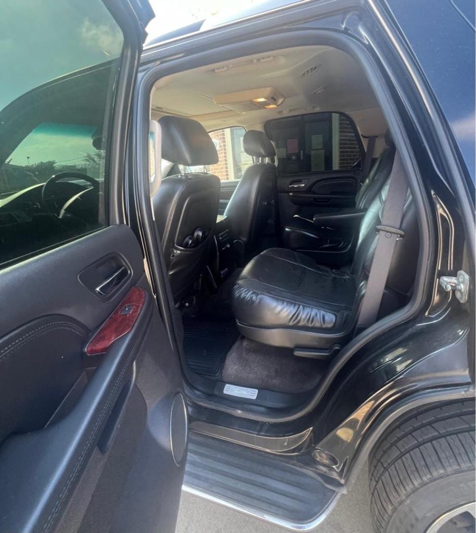 2010 BLACK CADILLAC ESCALADE LUXURY (1GYUCBEF4AR) with an 6.2L engine, Automatic transmission, located at 4415 NE 28th St, Haltom City, TX, 76117, (817) 222-9334, 32.795322, -97.280937 - Photo#11