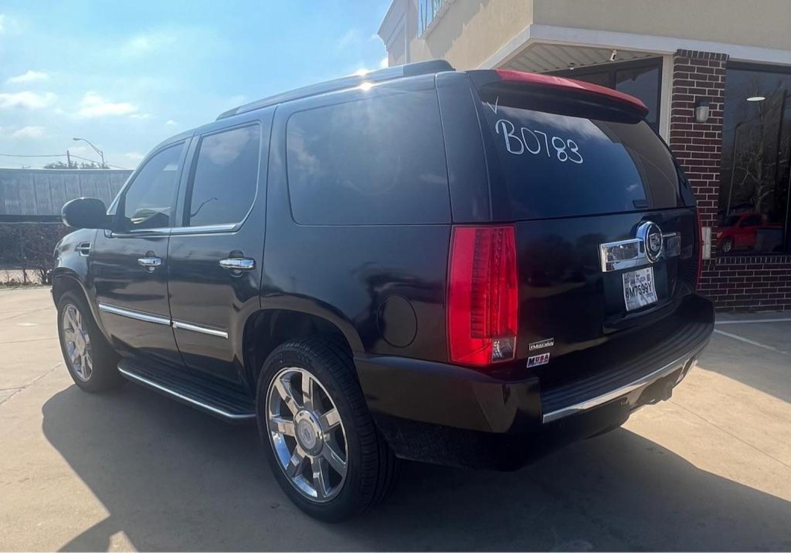 2010 BLACK CADILLAC ESCALADE LUXURY (1GYUCBEF4AR) with an 6.2L engine, Automatic transmission, located at 4415 NE 28th St, Haltom City, TX, 76117, (817) 222-9334, 32.795322, -97.280937 - Photo#2