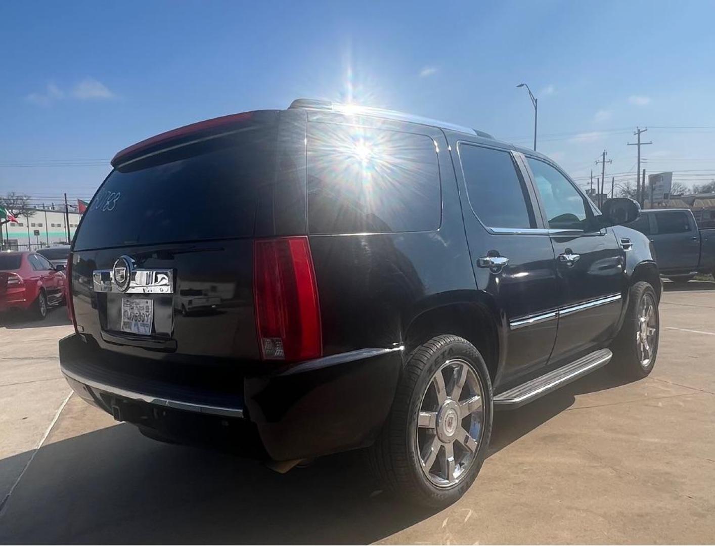 2010 BLACK CADILLAC ESCALADE LUXURY (1GYUCBEF4AR) with an 6.2L engine, Automatic transmission, located at 4415 NE 28th St, Haltom City, TX, 76117, (817) 222-9334, 32.795322, -97.280937 - Photo#3