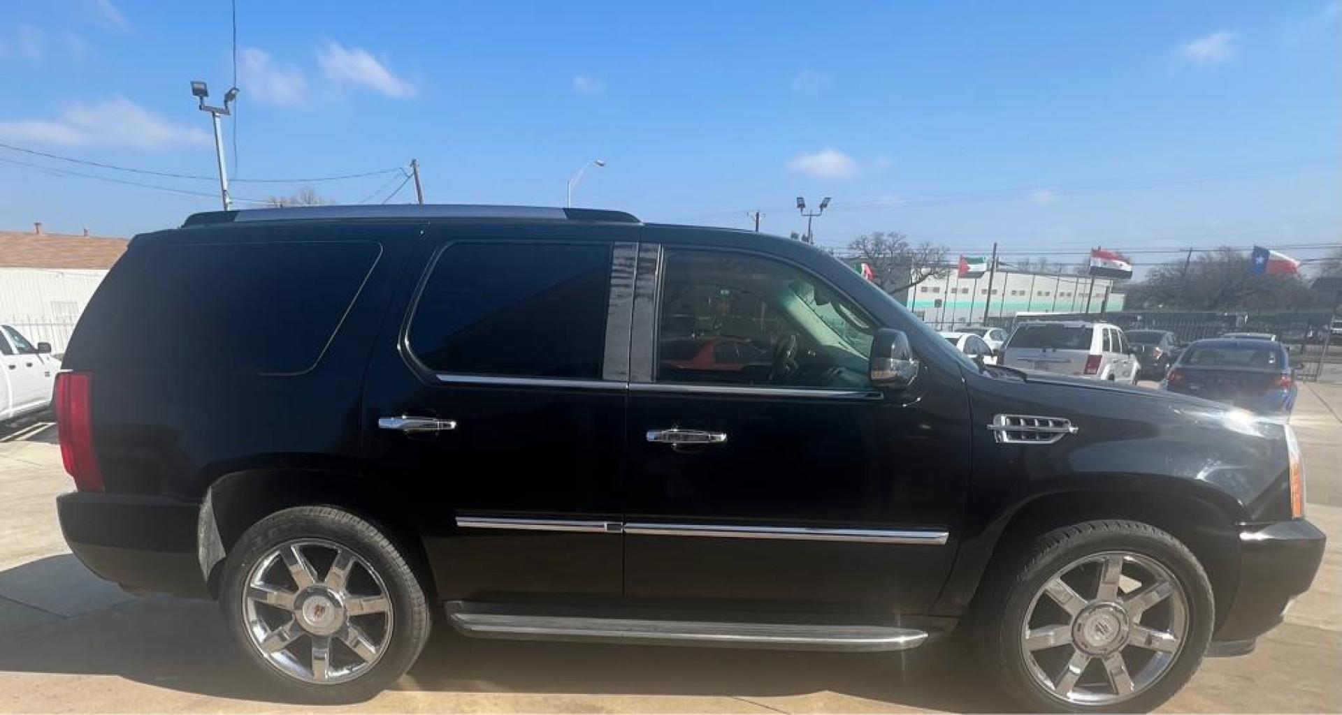 2010 BLACK CADILLAC ESCALADE LUXURY (1GYUCBEF4AR) with an 6.2L engine, Automatic transmission, located at 4415 NE 28th St, Haltom City, TX, 76117, (817) 222-9334, 32.795322, -97.280937 - Photo#8