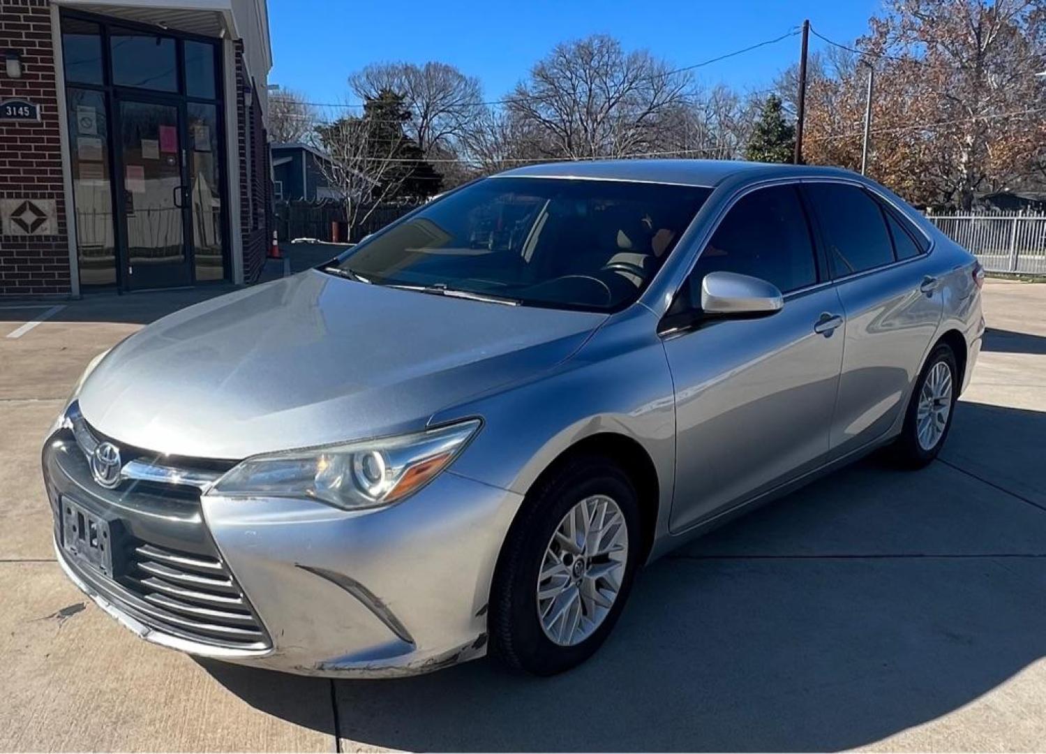 2016 silver TOYOTA CAMRY LE (4T4BF1FKXGR) with an 2.5L engine, Automatic transmission, located at 4415 NE 28th St, Haltom City, TX, 76117, (817) 222-9334, 32.795322, -97.280937 - Photo#1