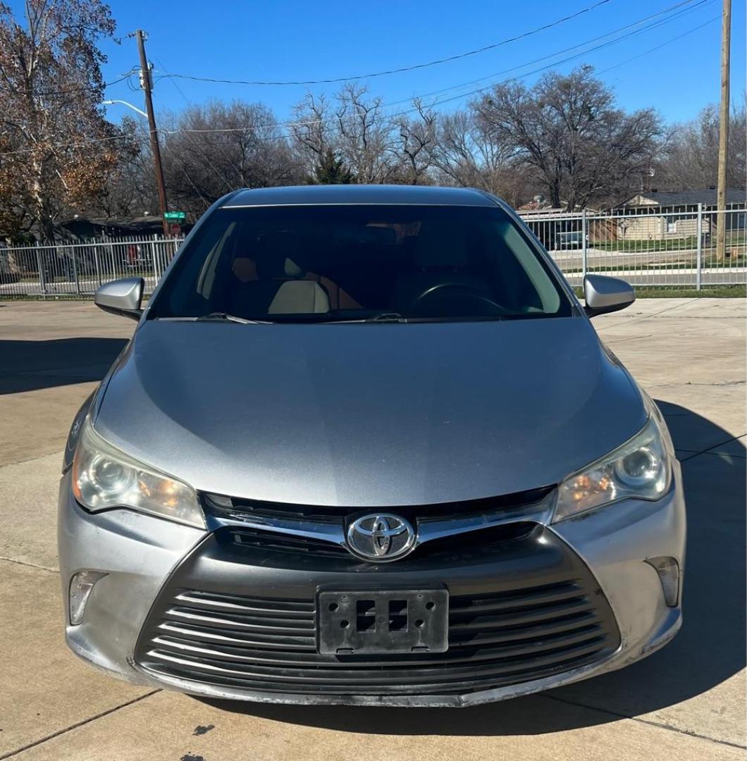 2016 silver TOYOTA CAMRY LE (4T4BF1FKXGR) with an 2.5L engine, Automatic transmission, located at 4415 NE 28th St, Haltom City, TX, 76117, (817) 222-9334, 32.795322, -97.280937 - Photo#5