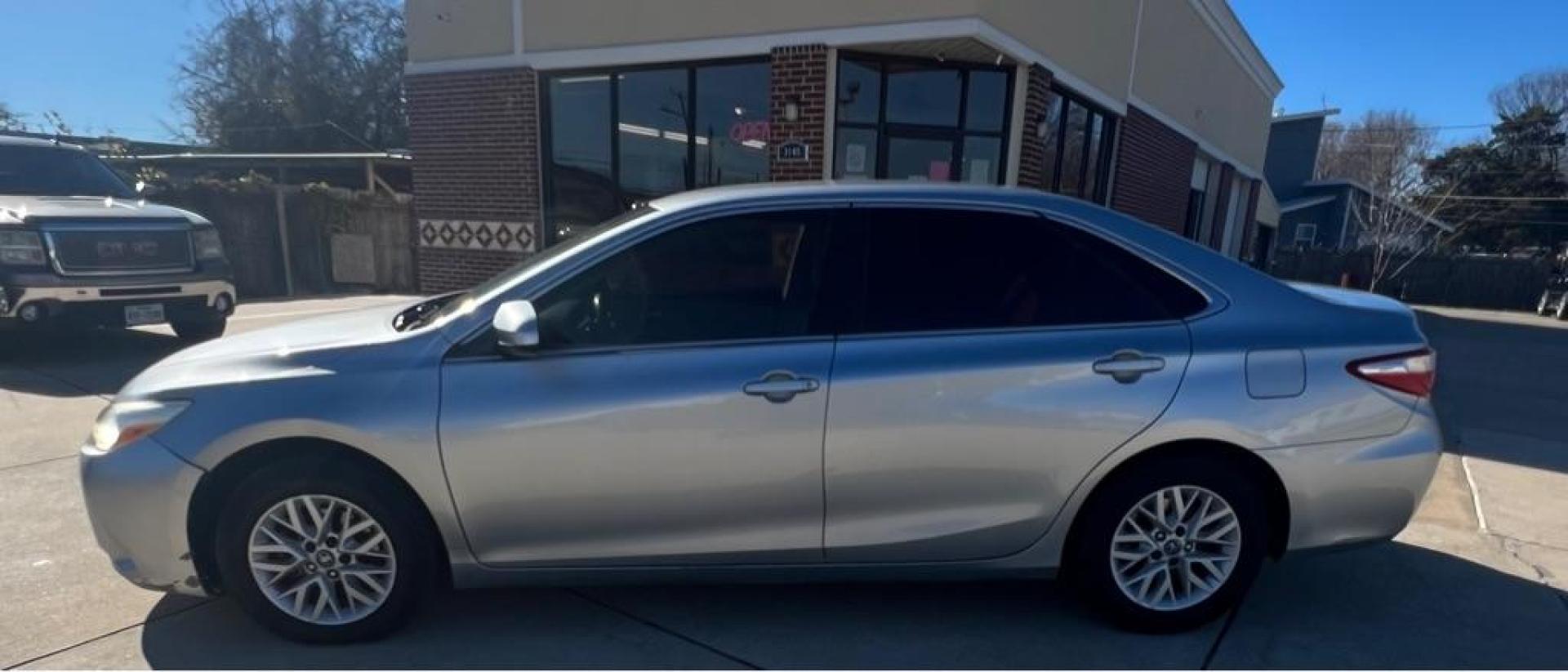 2016 silver TOYOTA CAMRY LE (4T4BF1FKXGR) with an 2.5L engine, Automatic transmission, located at 4415 NE 28th St, Haltom City, TX, 76117, (817) 222-9334, 32.795322, -97.280937 - Photo#6