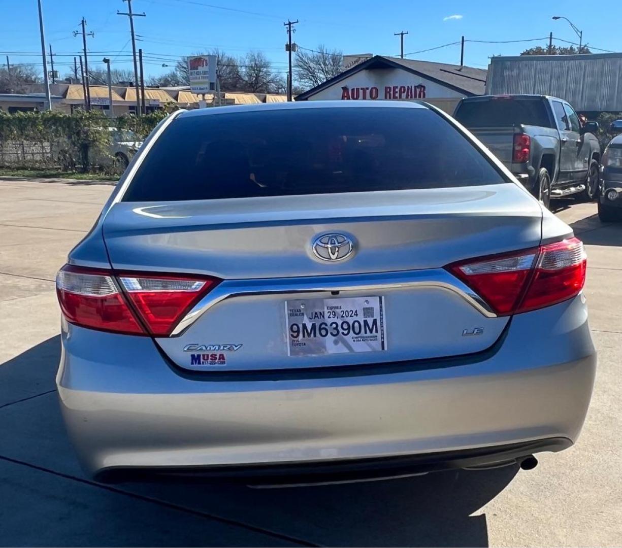 2016 silver TOYOTA CAMRY LE (4T4BF1FKXGR) with an 2.5L engine, Automatic transmission, located at 4415 NE 28th St, Haltom City, TX, 76117, (817) 222-9334, 32.795322, -97.280937 - Photo#7