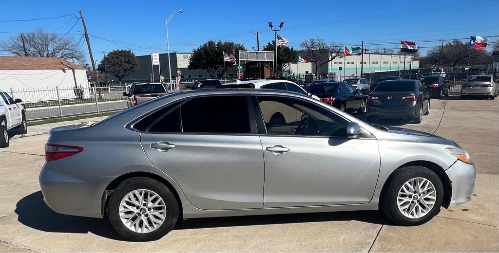 2016 silver TOYOTA CAMRY LE (4T4BF1FKXGR) with an 2.5L engine, Automatic transmission, located at 4415 NE 28th St, Haltom City, TX, 76117, (817) 222-9334, 32.795322, -97.280937 - Photo#8