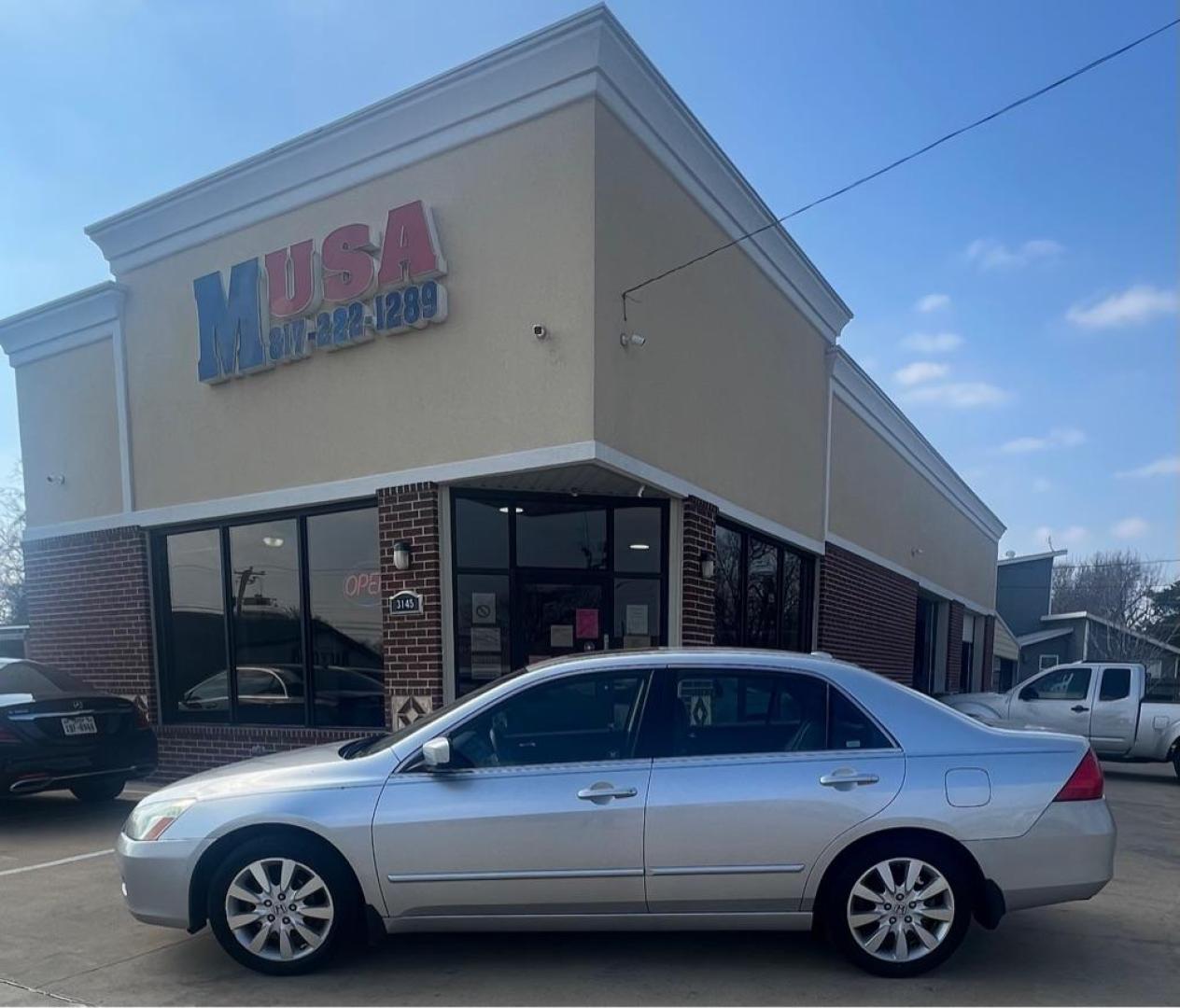 2007 silver HONDA ACCORD EX (1HGCM66547A) with an 3.0L engine, Automatic transmission, located at 4415 NE 28th St, Haltom City, TX, 76117, (817) 222-9334, 32.795322, -97.280937 - Photo#0