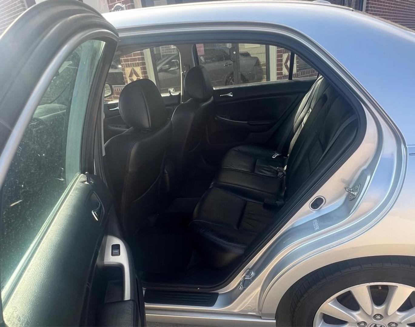 2007 silver HONDA ACCORD EX (1HGCM66547A) with an 3.0L engine, Automatic transmission, located at 4415 NE 28th St, Haltom City, TX, 76117, (817) 222-9334, 32.795322, -97.280937 - Photo#11