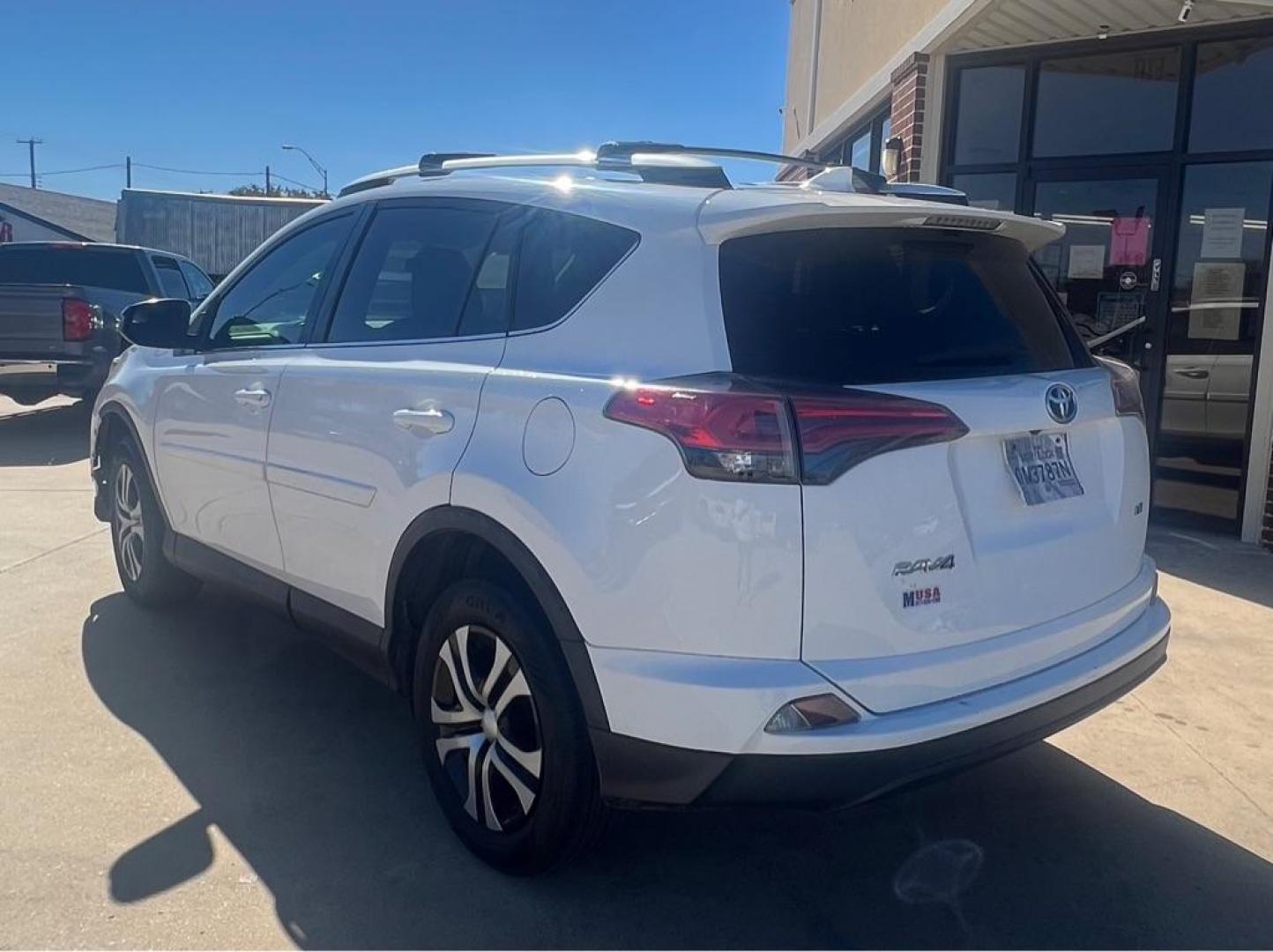 2016 White TOYOTA RAV4 LE (2T3ZFREV3GW) with an 2.5L engine, Automatic transmission, located at 4415 NE 28th St, Haltom City, TX, 76117, (817) 222-9334, 32.795322, -97.280937 - Photo#2