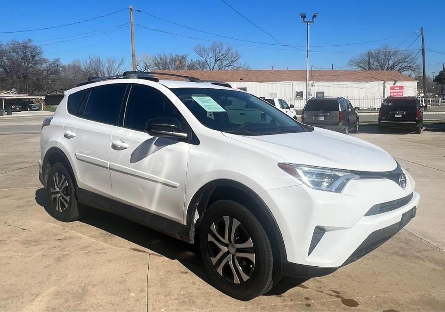 2016 White TOYOTA RAV4 LE (2T3ZFREV3GW) with an 2.5L engine, Automatic transmission, located at 4415 NE 28th St, Haltom City, TX, 76117, (817) 222-9334, 32.795322, -97.280937 - Photo#4