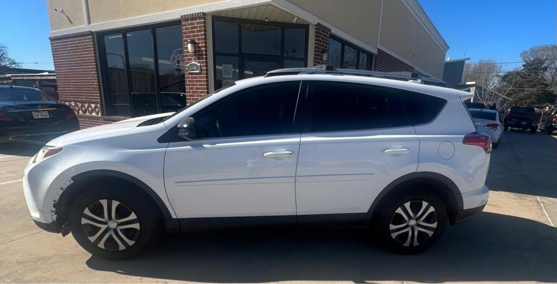 2016 White TOYOTA RAV4 LE (2T3ZFREV3GW) with an 2.5L engine, Automatic transmission, located at 4415 NE 28th St, Haltom City, TX, 76117, (817) 222-9334, 32.795322, -97.280937 - Photo#6