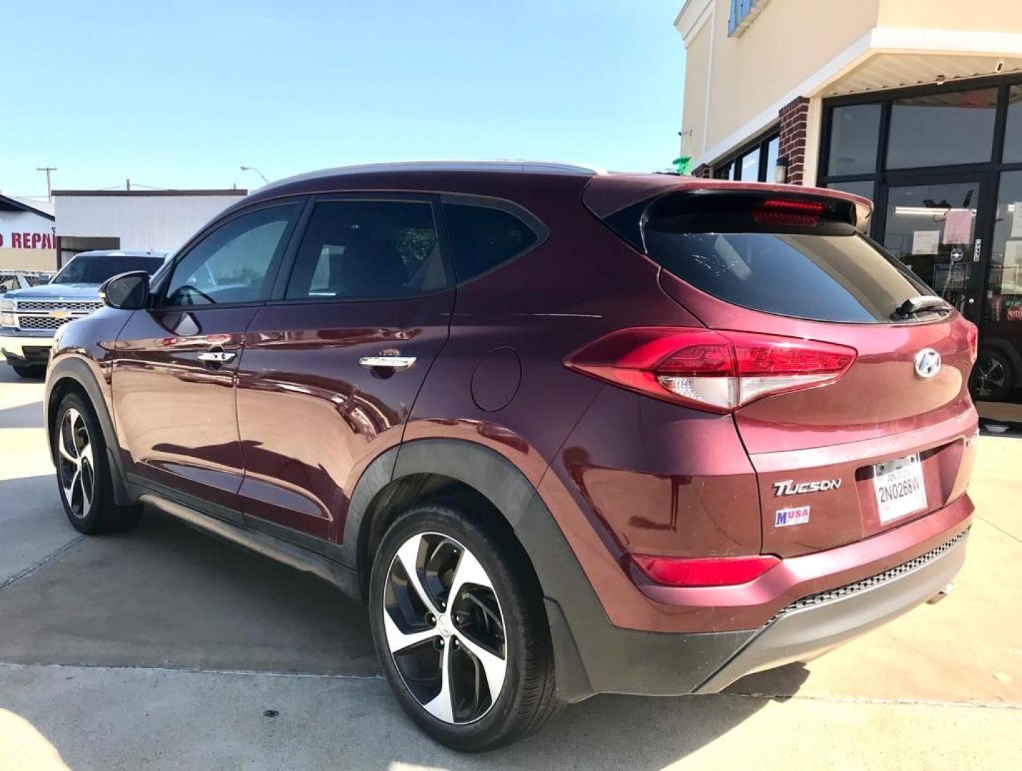 2016 Maroon HYUNDAI TUCSON LIMITED (KM8J33A28GU) with an 1.6L engine, Automatic transmission, located at 4415 NE 28th St, Haltom City, TX, 76117, (817) 222-9334, 32.795322, -97.280937 - Photo#2