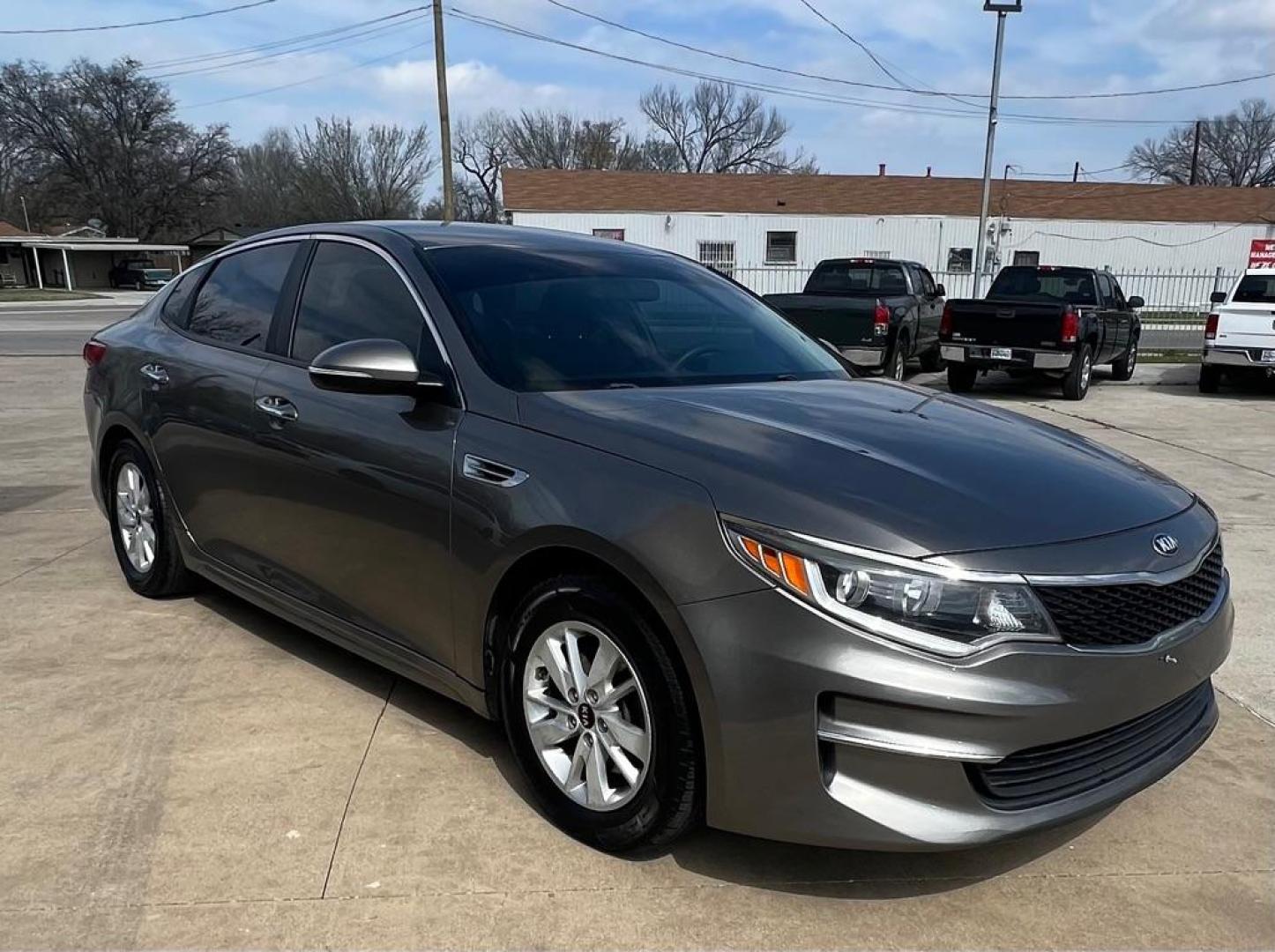 2017 Silver KIA OPTIMA LX (5XXGT4L37HG) with an 2.4L engine, Automatic transmission, located at 4415 NE 28th St, Haltom City, TX, 76117, (817) 222-9334, 32.795322, -97.280937 - Photo#4