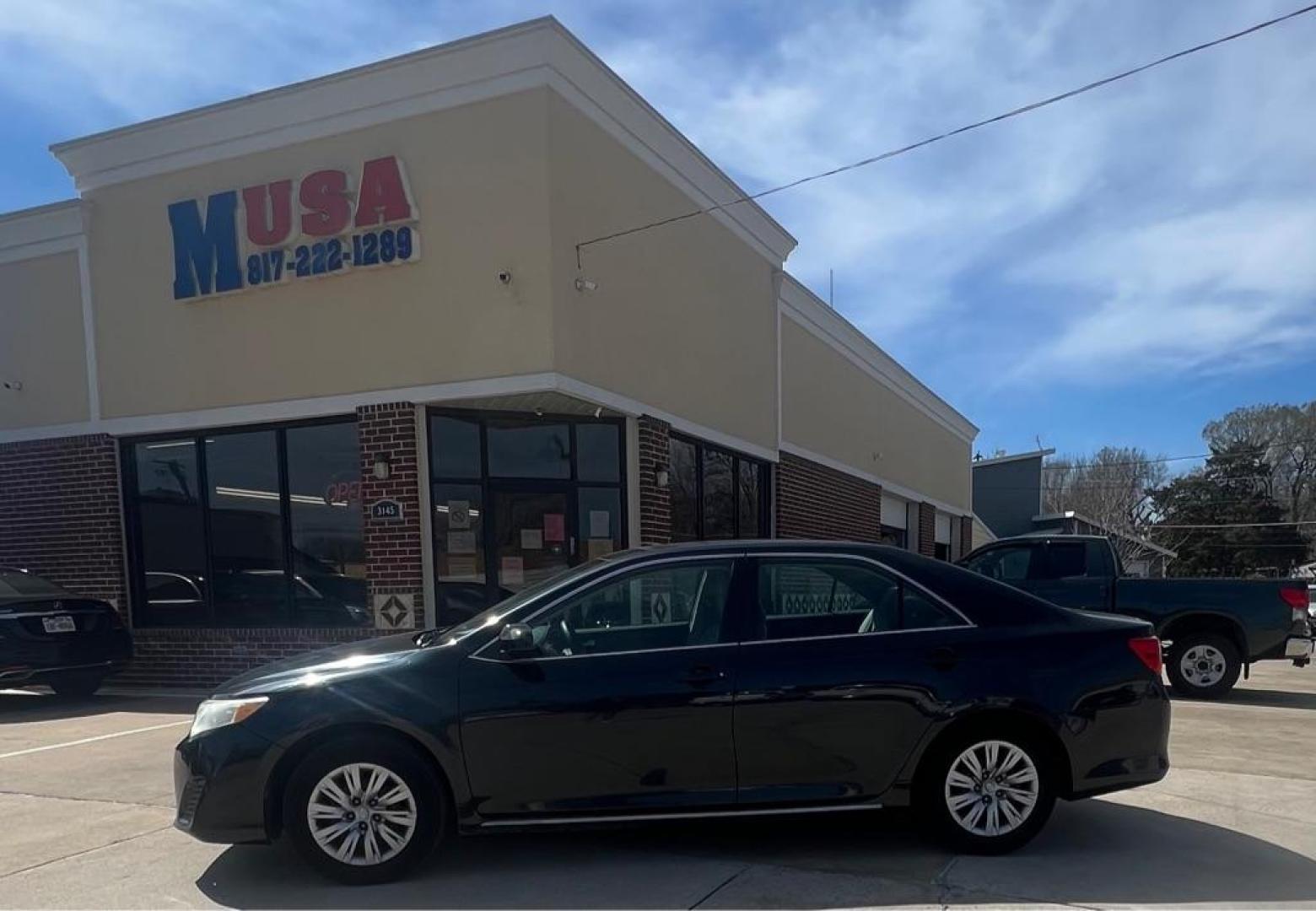 2014 Gray TOYOTA CAMRY L (4T1BF1FK8EU) with an 2.5L engine, Automatic transmission, located at 4415 NE 28th St, Haltom City, TX, 76117, (817) 222-9334, 32.795322, -97.280937 - Photo#0