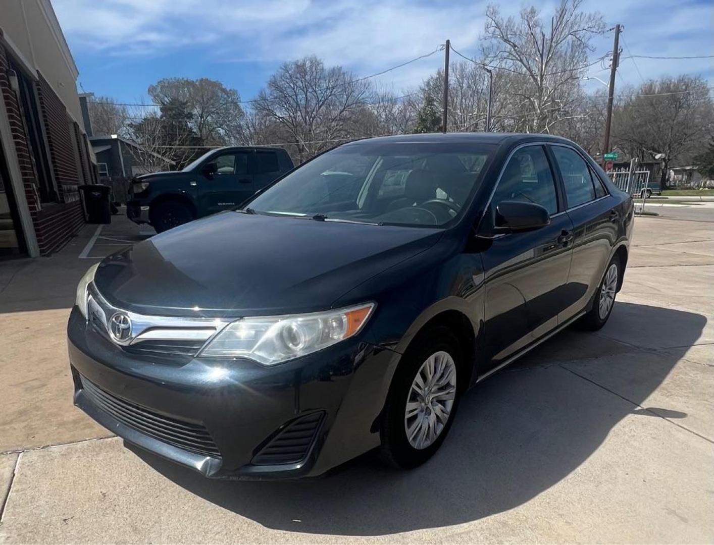 2014 Gray TOYOTA CAMRY L (4T1BF1FK8EU) with an 2.5L engine, Automatic transmission, located at 4415 NE 28th St, Haltom City, TX, 76117, (817) 222-9334, 32.795322, -97.280937 - Photo#1