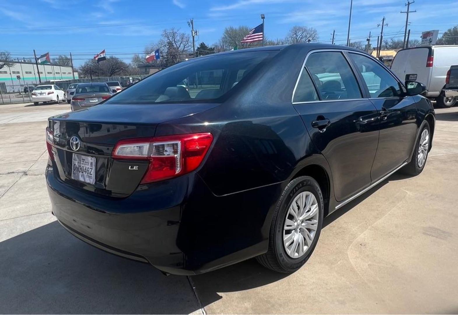 2014 Gray TOYOTA CAMRY L (4T1BF1FK8EU) with an 2.5L engine, Automatic transmission, located at 4415 NE 28th St, Haltom City, TX, 76117, (817) 222-9334, 32.795322, -97.280937 - Photo#3