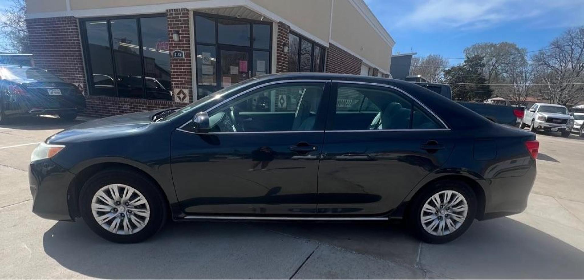 2014 Gray TOYOTA CAMRY L (4T1BF1FK8EU) with an 2.5L engine, Automatic transmission, located at 4415 NE 28th St, Haltom City, TX, 76117, (817) 222-9334, 32.795322, -97.280937 - Photo#6