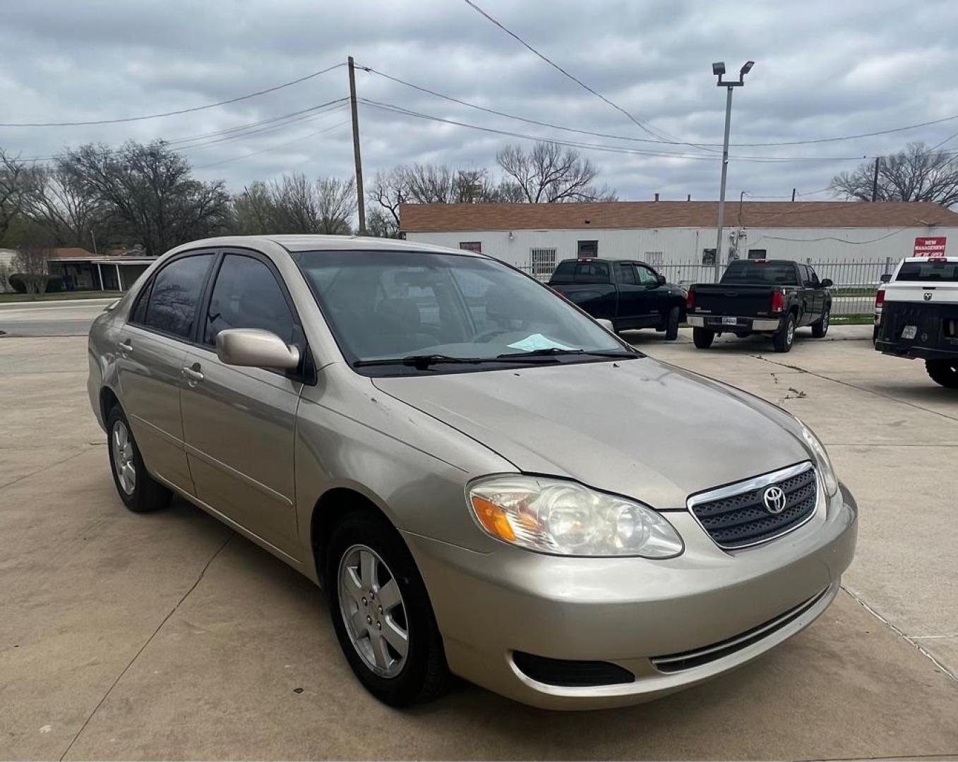 2005 Tan TOYOTA COROLLA CE (1NXBR32E45Z) with an 1.8L engine, Automatic transmission, located at 4415 NE 28th St, Haltom City, TX, 76117, (817) 222-9334, 32.795322, -97.280937 - Photo#4