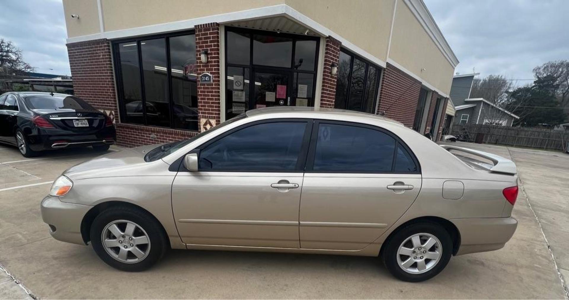 2005 Tan TOYOTA COROLLA CE (1NXBR32E45Z) with an 1.8L engine, Automatic transmission, located at 4415 NE 28th St, Haltom City, TX, 76117, (817) 222-9334, 32.795322, -97.280937 - Photo#6