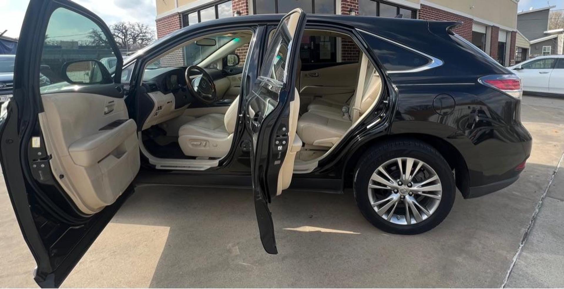 2013 Black LEXUS RX 450 (JTJZB1BA1D2) with an 3.5L engine, Automatic transmission, located at 4415 NE 28th St, Haltom City, TX, 76117, (817) 222-9334, 32.795322, -97.280937 - Photo#9