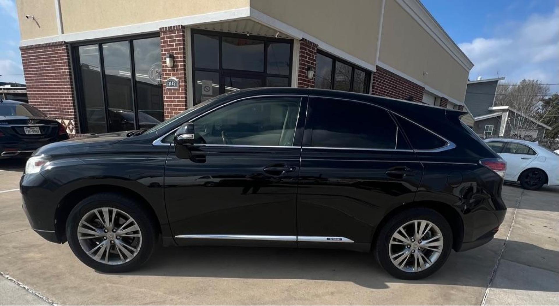 2013 Black LEXUS RX 450 (JTJZB1BA1D2) with an 3.5L engine, Automatic transmission, located at 4415 NE 28th St, Haltom City, TX, 76117, (817) 222-9334, 32.795322, -97.280937 - Photo#6