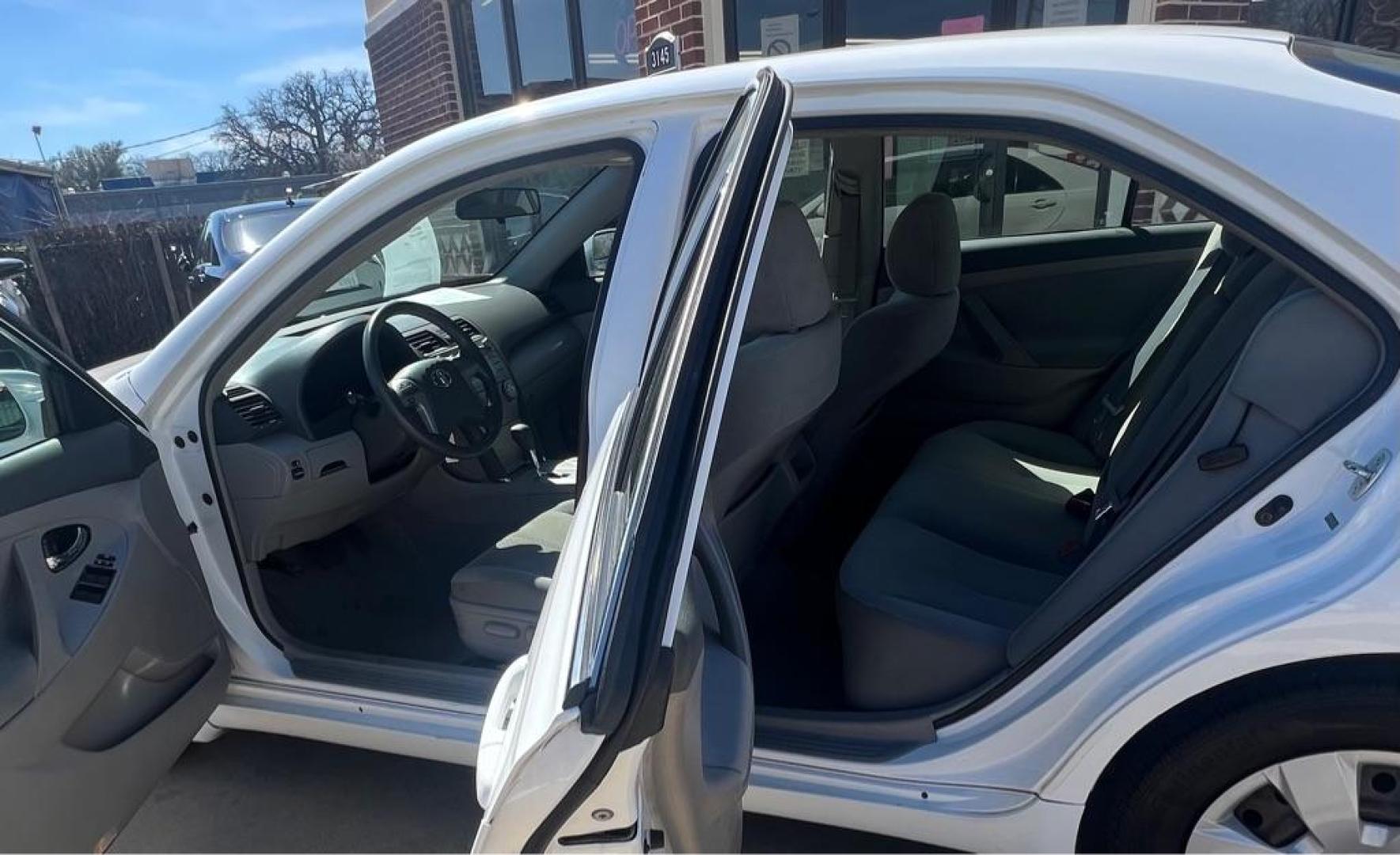 2009 White TOYOTA CAMRY BASE (4T1BE46K49U) with an 2.4L engine, Automatic transmission, located at 4415 NE 28th St, Haltom City, TX, 76117, (817) 222-9334, 32.795322, -97.280937 - Photo#9