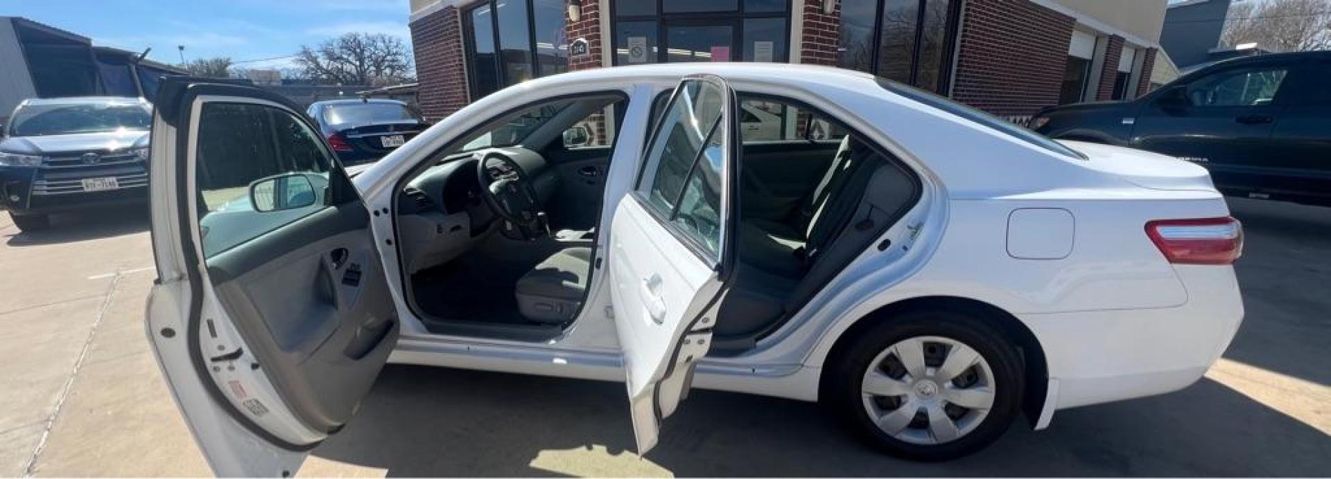 2009 White TOYOTA CAMRY BASE (4T1BE46K49U) with an 2.4L engine, Automatic transmission, located at 4415 NE 28th St, Haltom City, TX, 76117, (817) 222-9334, 32.795322, -97.280937 - Photo#10