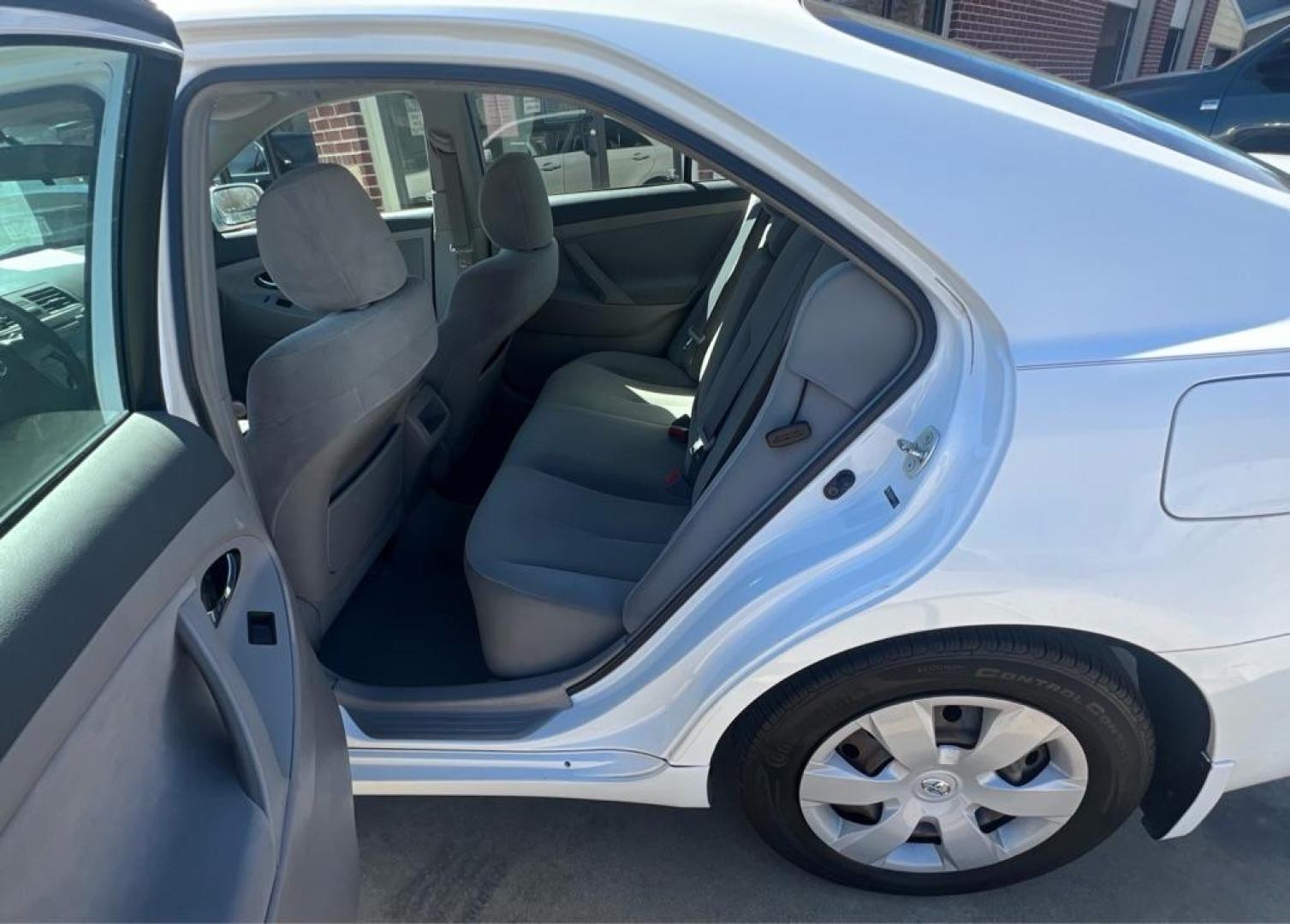 2009 White TOYOTA CAMRY BASE (4T1BE46K49U) with an 2.4L engine, Automatic transmission, located at 4415 NE 28th St, Haltom City, TX, 76117, (817) 222-9334, 32.795322, -97.280937 - Photo#12