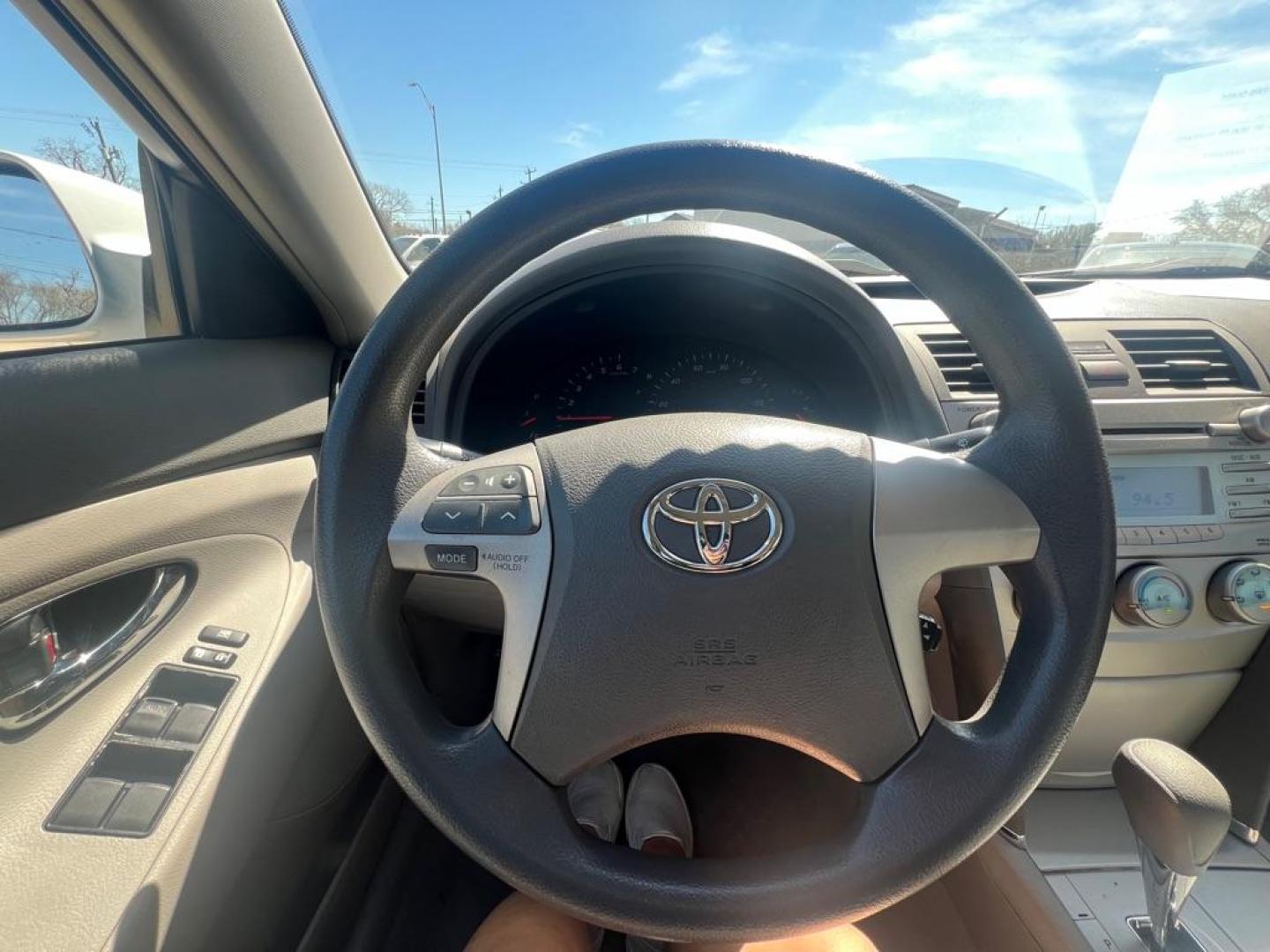 2009 White TOYOTA CAMRY BASE (4T1BE46K49U) with an 2.4L engine, Automatic transmission, located at 4415 NE 28th St, Haltom City, TX, 76117, (817) 222-9334, 32.795322, -97.280937 - Photo#14