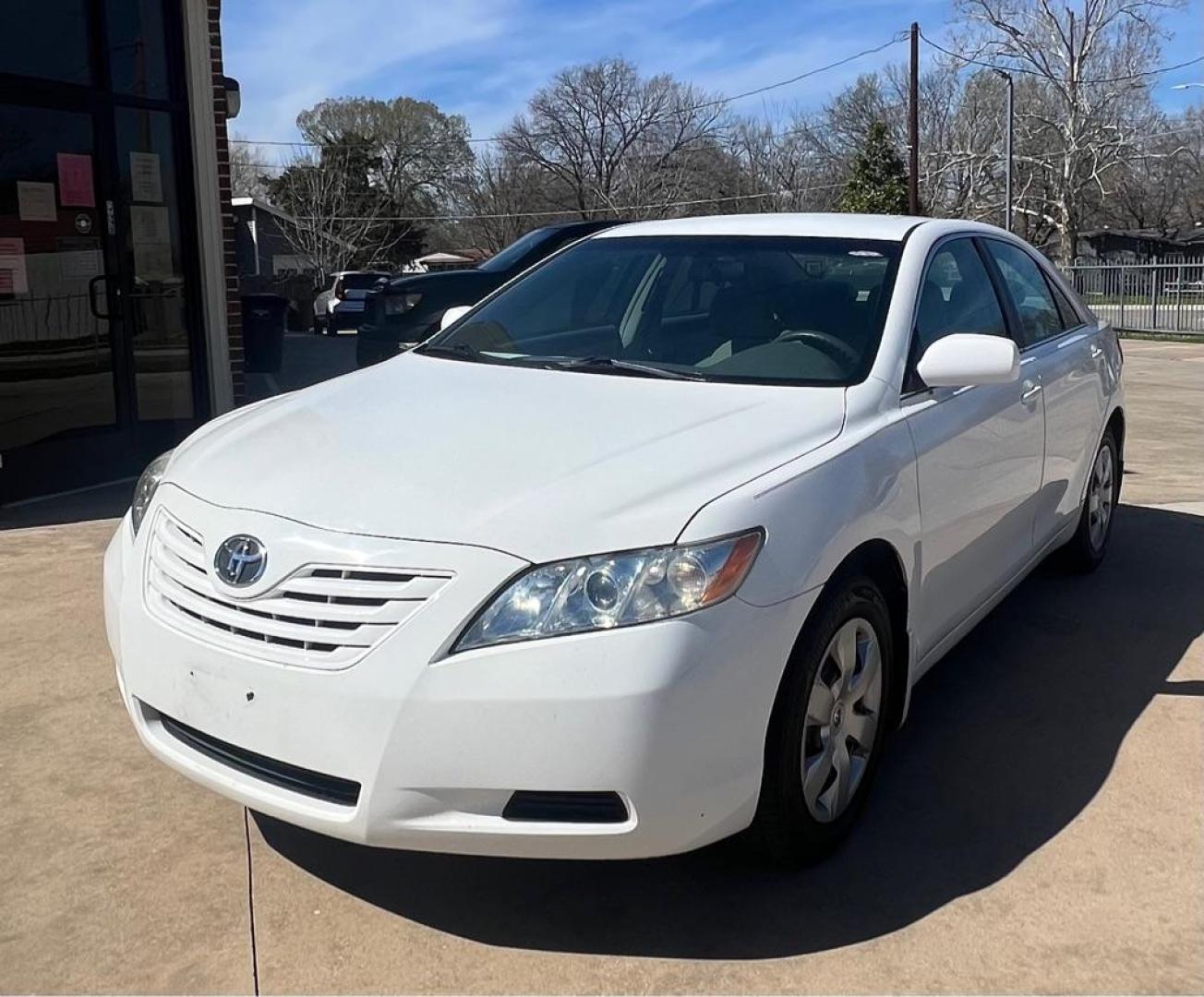 2009 White TOYOTA CAMRY BASE (4T1BE46K49U) with an 2.4L engine, Automatic transmission, located at 4415 NE 28th St, Haltom City, TX, 76117, (817) 222-9334, 32.795322, -97.280937 - Photo#1