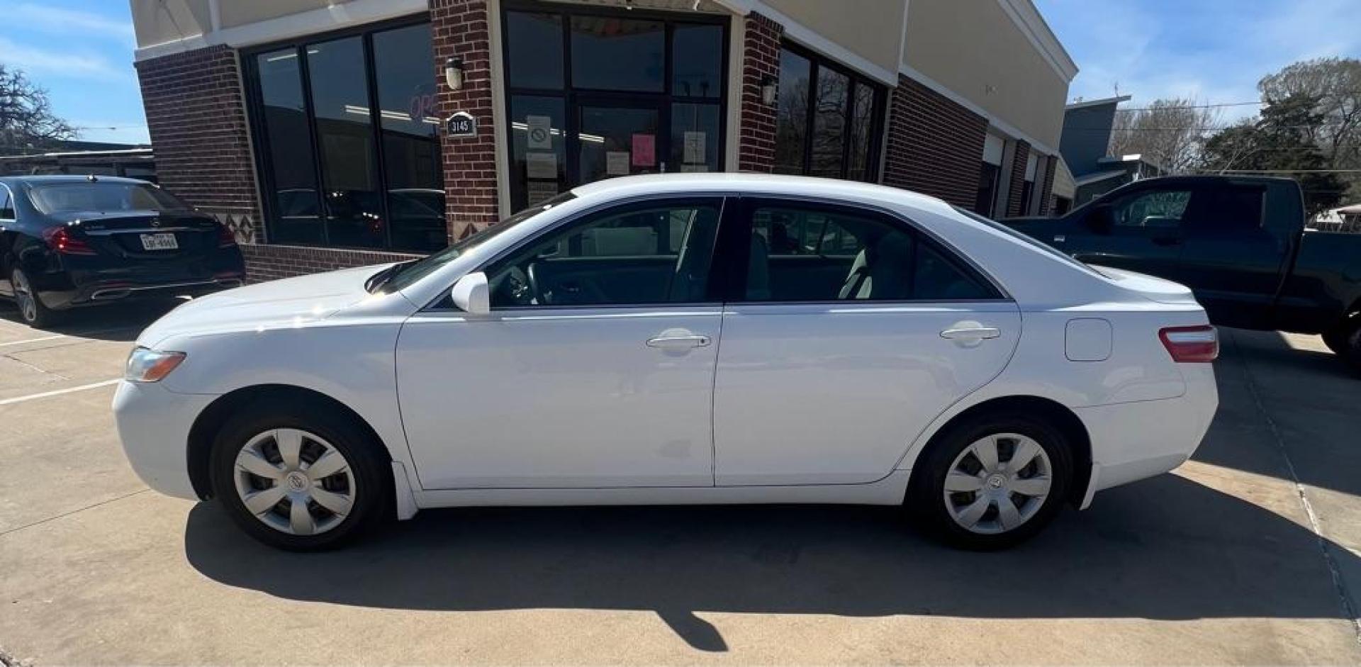 2009 White TOYOTA CAMRY BASE (4T1BE46K49U) with an 2.4L engine, Automatic transmission, located at 4415 NE 28th St, Haltom City, TX, 76117, (817) 222-9334, 32.795322, -97.280937 - Photo#6