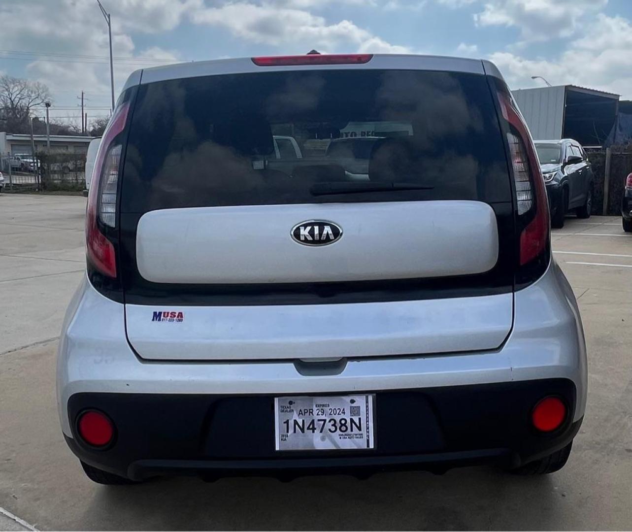 2018 Silver KIA SOUL (KNDJN2A21J7) with an 1.6L engine, Automatic transmission, located at 4415 NE 28th St, Haltom City, TX, 76117, (817) 222-9334, 32.795322, -97.280937 - Photo#7