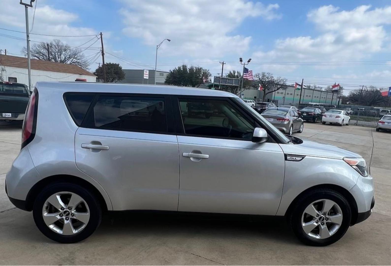 2018 Silver KIA SOUL (KNDJN2A21J7) with an 1.6L engine, Automatic transmission, located at 4415 NE 28th St, Haltom City, TX, 76117, (817) 222-9334, 32.795322, -97.280937 - Photo#8