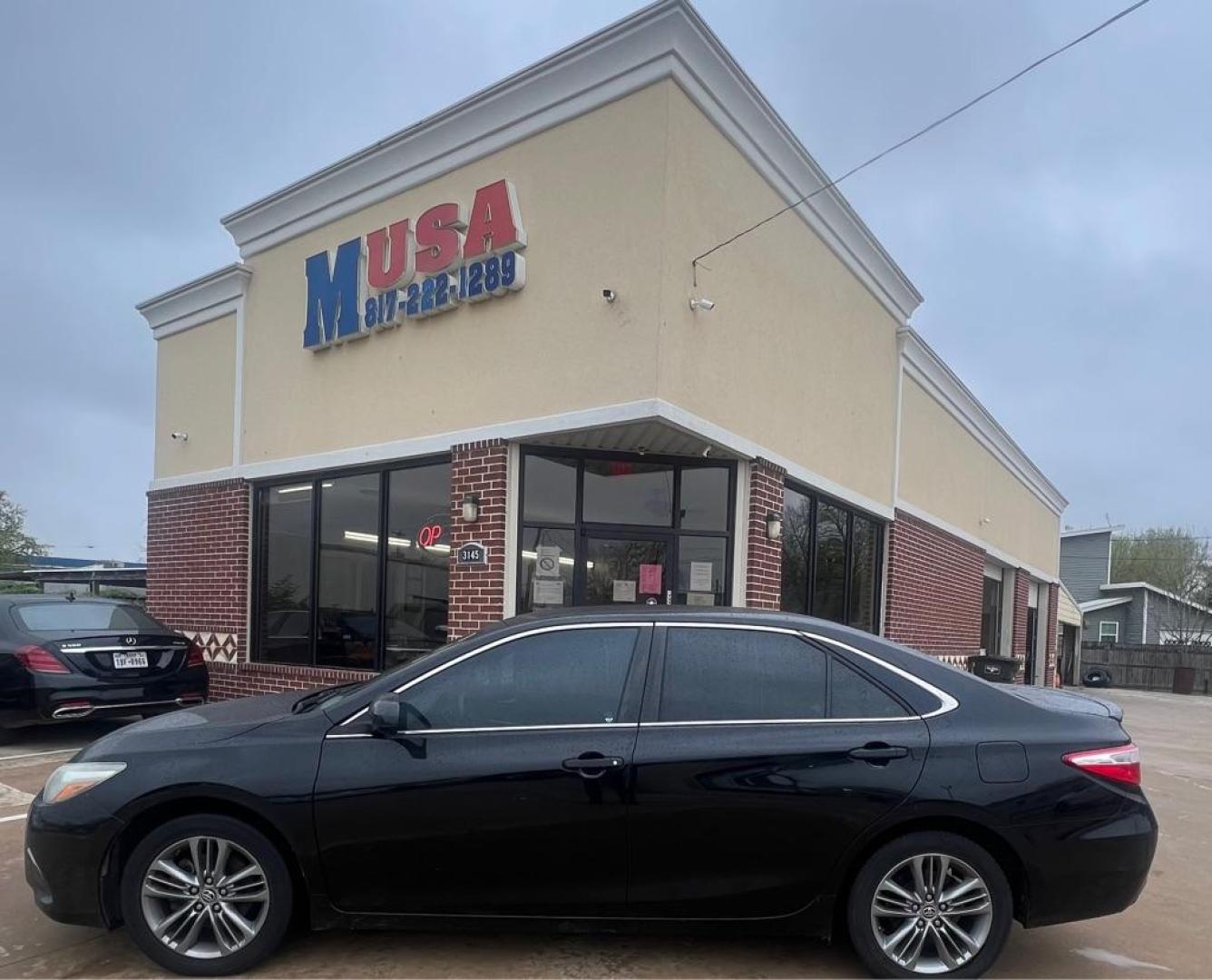 2015 Black TOYOTA CAMRY LE (4T1BF1FK1FU) with an 2.5L engine, Automatic transmission, located at 4415 NE 28th St, Haltom City, TX, 76117, (817) 222-9334, 32.795322, -97.280937 - Photo#0