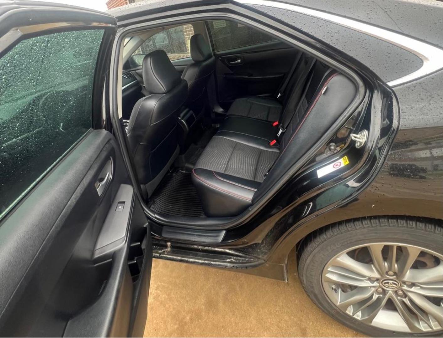 2015 Black TOYOTA CAMRY LE (4T1BF1FK1FU) with an 2.5L engine, Automatic transmission, located at 4415 NE 28th St, Haltom City, TX, 76117, (817) 222-9334, 32.795322, -97.280937 - Photo#11