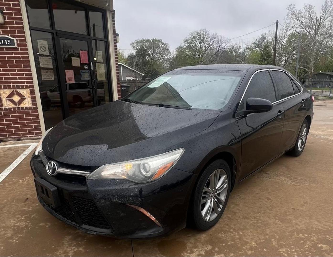 2015 Black TOYOTA CAMRY LE (4T1BF1FK1FU) with an 2.5L engine, Automatic transmission, located at 4415 NE 28th St, Haltom City, TX, 76117, (817) 222-9334, 32.795322, -97.280937 - Photo#1