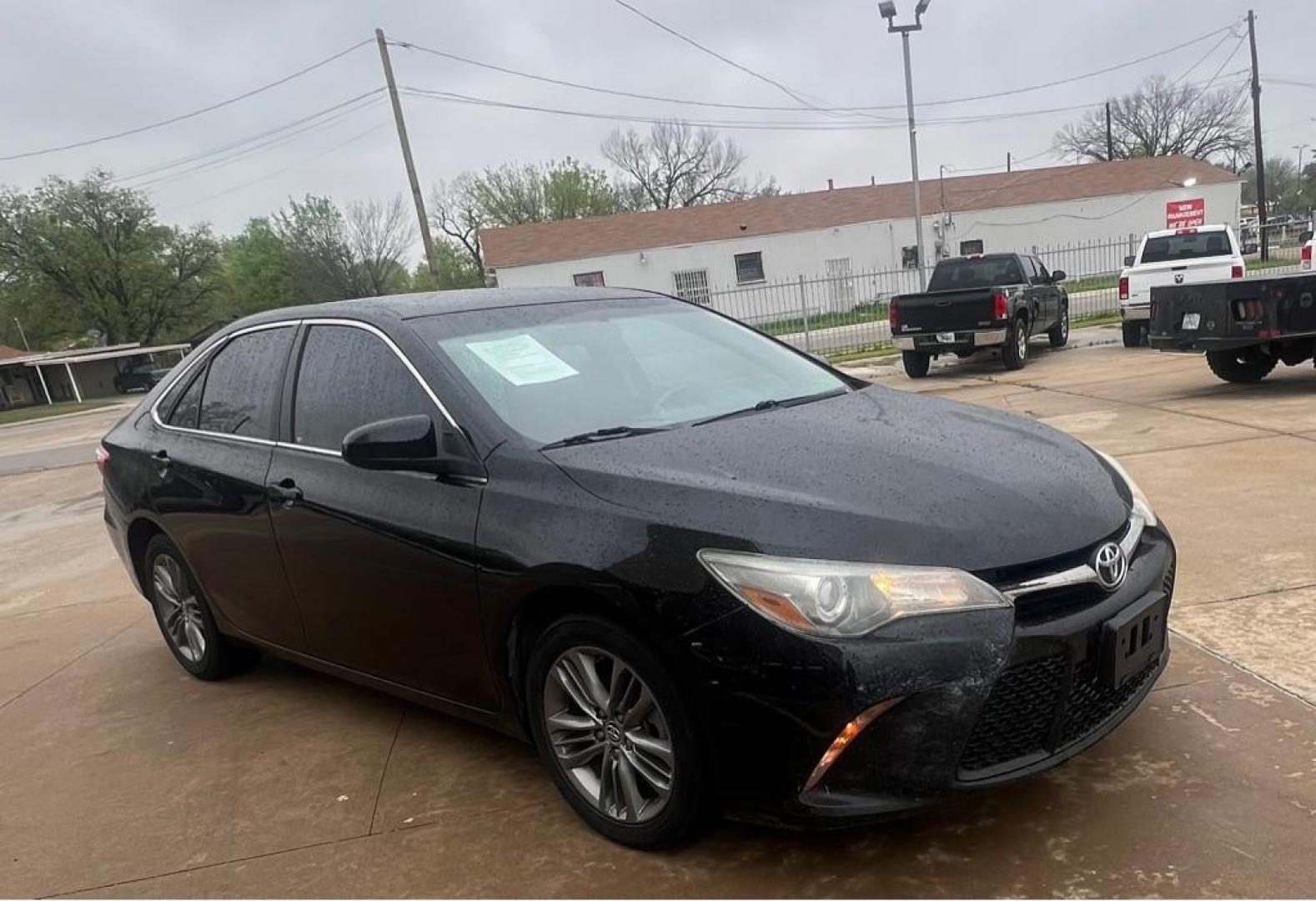 2015 Black TOYOTA CAMRY LE (4T1BF1FK1FU) with an 2.5L engine, Automatic transmission, located at 4415 NE 28th St, Haltom City, TX, 76117, (817) 222-9334, 32.795322, -97.280937 - Photo#4