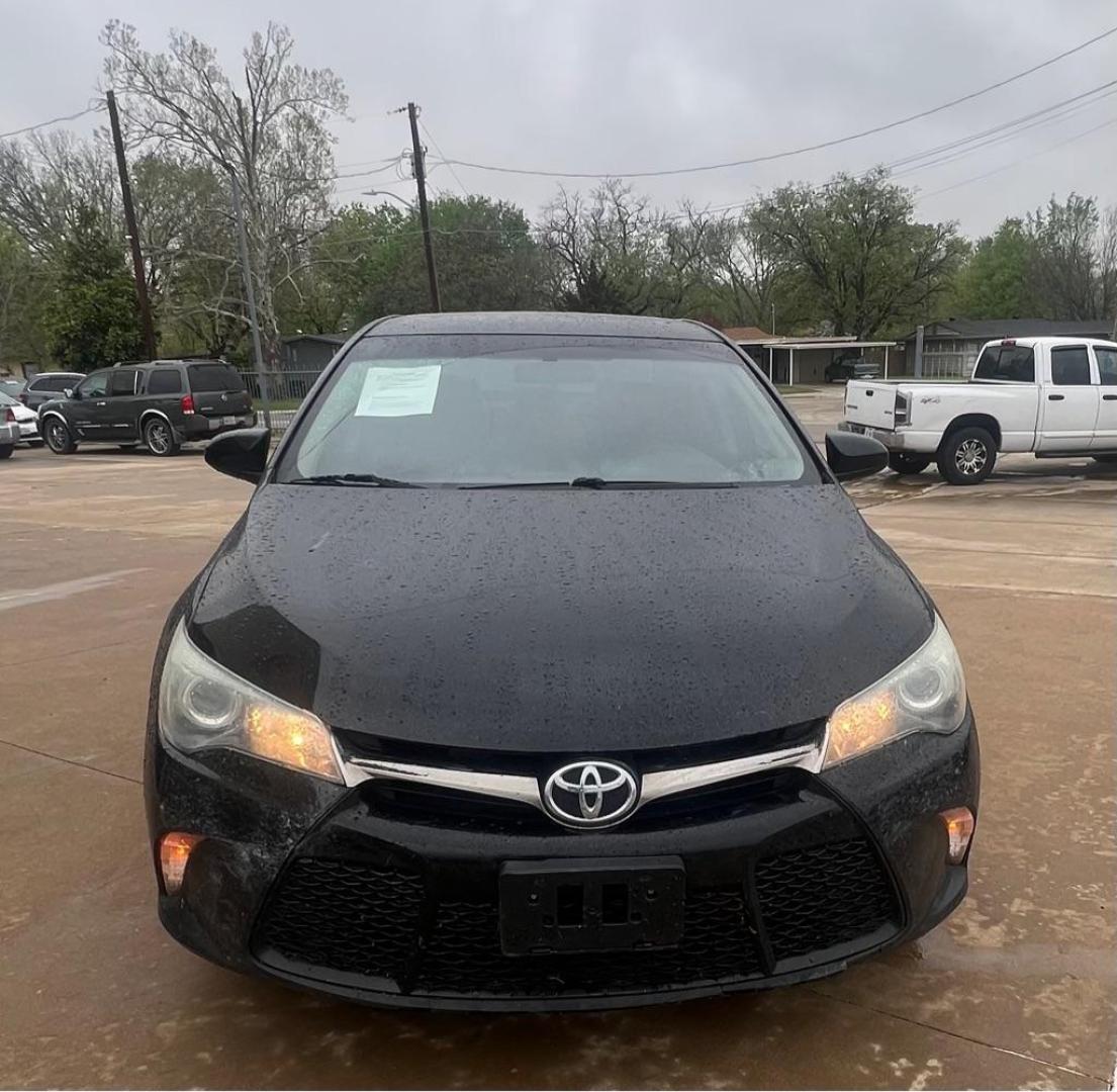 2015 Black TOYOTA CAMRY LE (4T1BF1FK1FU) with an 2.5L engine, Automatic transmission, located at 4415 NE 28th St, Haltom City, TX, 76117, (817) 222-9334, 32.795322, -97.280937 - Photo#5