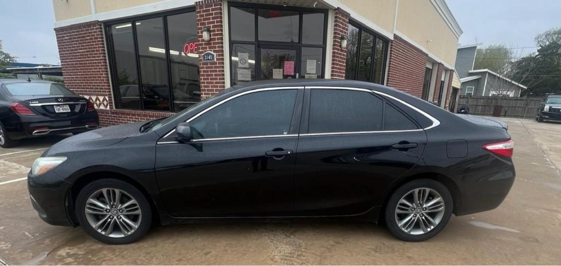 2015 Black TOYOTA CAMRY LE (4T1BF1FK1FU) with an 2.5L engine, Automatic transmission, located at 4415 NE 28th St, Haltom City, TX, 76117, (817) 222-9334, 32.795322, -97.280937 - Photo#6