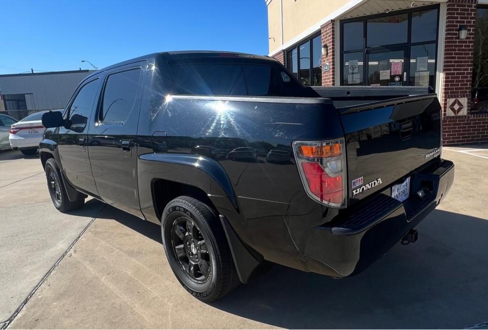 2008 Black HONDA RIDGELINE RTL (2HJYK16508H) with an 3.5L engine, Automatic transmission, located at 4415 NE 28th St, Haltom City, TX, 76117, (817) 222-9334, 32.795322, -97.280937 - Photo#2