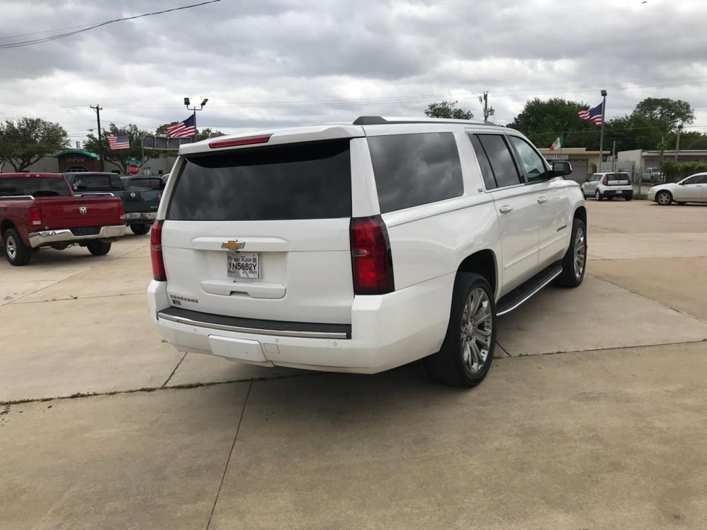 2015 WHITE CHEVROLET SUBURBAN 1500 LTZ (1GNSCKKC0FR) with an 5.3L engine, Automatic transmission, located at 4415 NE 28th St, Haltom City, TX, 76117, (817) 222-9334, 32.795322, -97.280937 - Photo#6