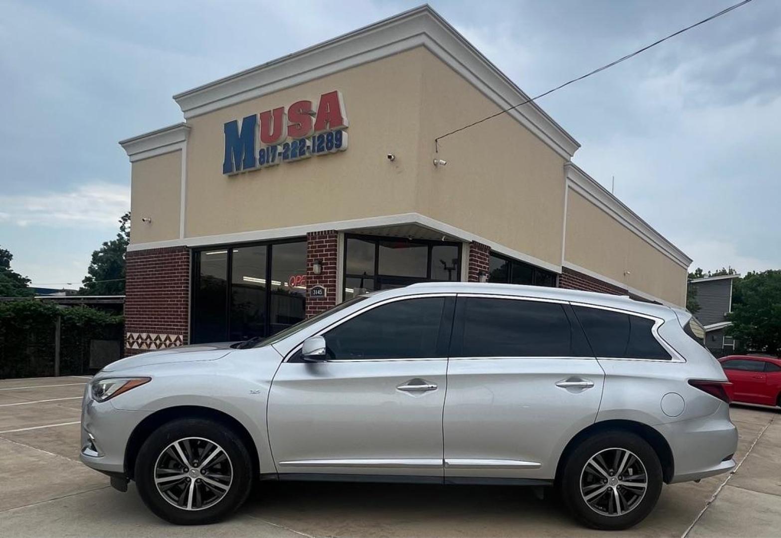 2017 Silver INFINITI QX60 (5N1DL0MM6HC) with an 3.5L engine, Continuously Variable transmission, located at 4415 NE 28th St, Haltom City, TX, 76117, (817) 222-9334, 32.795322, -97.280937 - Photo#0