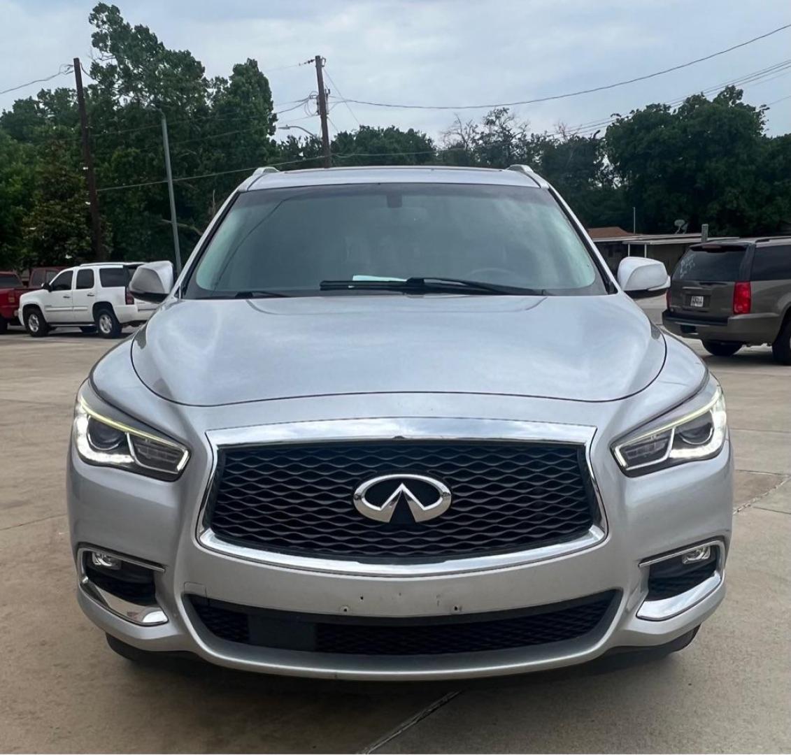 2017 Silver INFINITI QX60 (5N1DL0MM6HC) with an 3.5L engine, Continuously Variable transmission, located at 4415 NE 28th St, Haltom City, TX, 76117, (817) 222-9334, 32.795322, -97.280937 - Photo#5