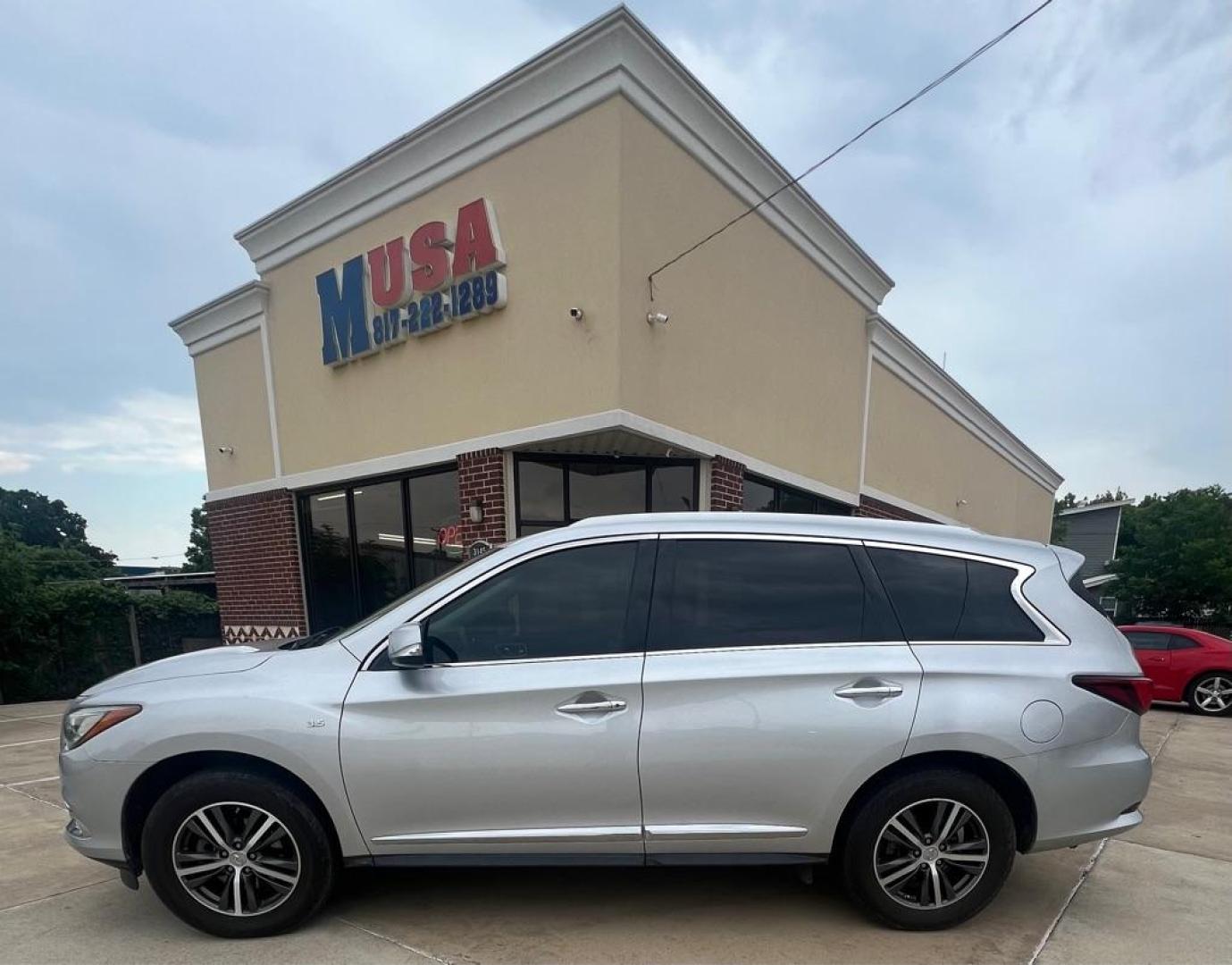 2017 Silver INFINITI QX60 (5N1DL0MM6HC) with an 3.5L engine, Continuously Variable transmission, located at 4415 NE 28th St, Haltom City, TX, 76117, (817) 222-9334, 32.795322, -97.280937 - Photo#6