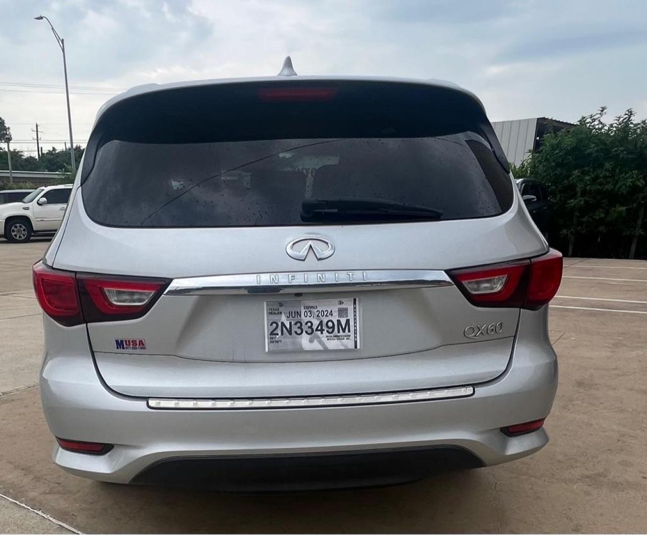 2017 Silver INFINITI QX60 (5N1DL0MM6HC) with an 3.5L engine, Continuously Variable transmission, located at 4415 NE 28th St, Haltom City, TX, 76117, (817) 222-9334, 32.795322, -97.280937 - Photo#7