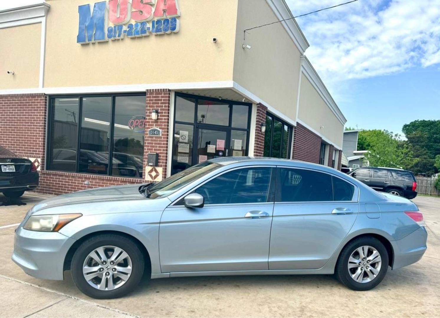 2011 Blue HONDA ACCORD LXP (1HGCP2F48BA) with an 2.4L engine, Automatic transmission, located at 4415 NE 28th St, Haltom City, TX, 76117, (817) 222-9334, 32.795322, -97.280937 - Photo#0