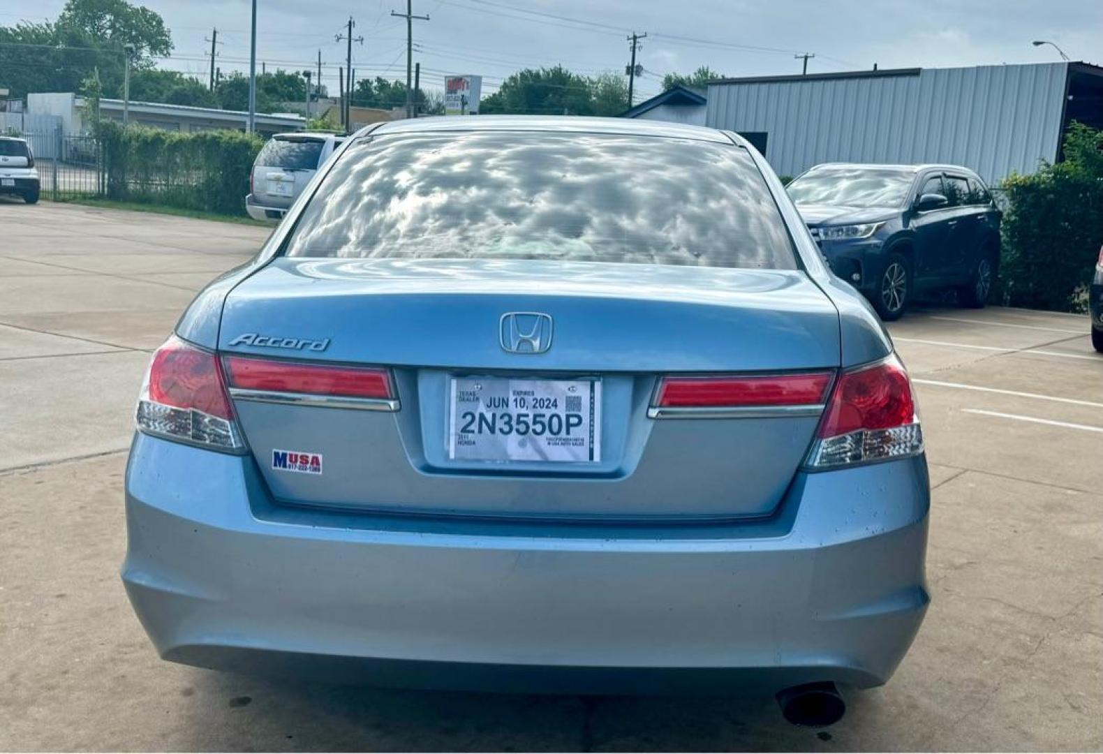 2011 Blue HONDA ACCORD LXP (1HGCP2F48BA) with an 2.4L engine, Automatic transmission, located at 4415 NE 28th St, Haltom City, TX, 76117, (817) 222-9334, 32.795322, -97.280937 - Photo#3