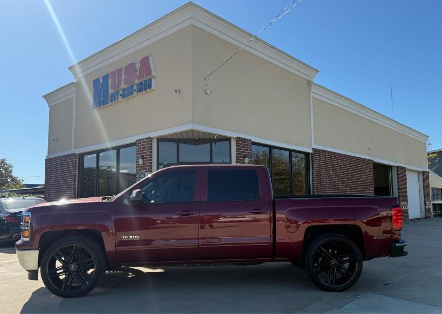 2015 Red CHEVROLET SILVERADO 1500 LT (3GCPCREC0FG) with an 5.3L engine, Automatic transmission, located at 4415 NE 28th St, Haltom City, TX, 76117, (817) 222-9334, 32.795322, -97.280937 - Photo#0