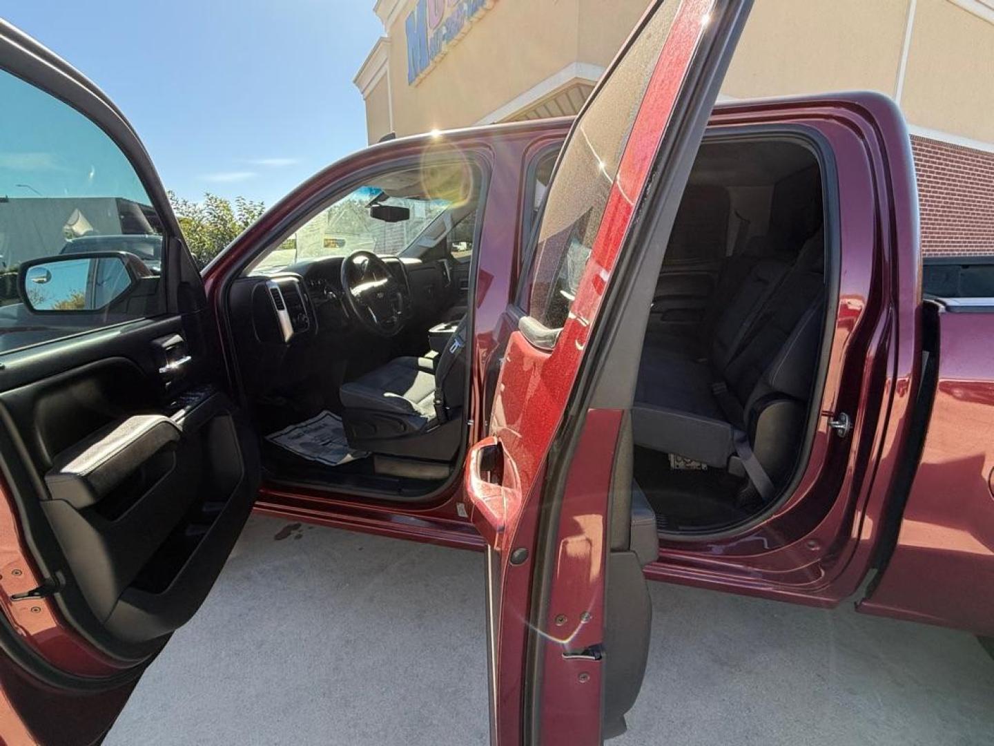 2015 Red CHEVROLET SILVERADO 1500 LT (3GCPCREC0FG) with an 5.3L engine, Automatic transmission, located at 4415 NE 28th St, Haltom City, TX, 76117, (817) 222-9334, 32.795322, -97.280937 - Photo#9