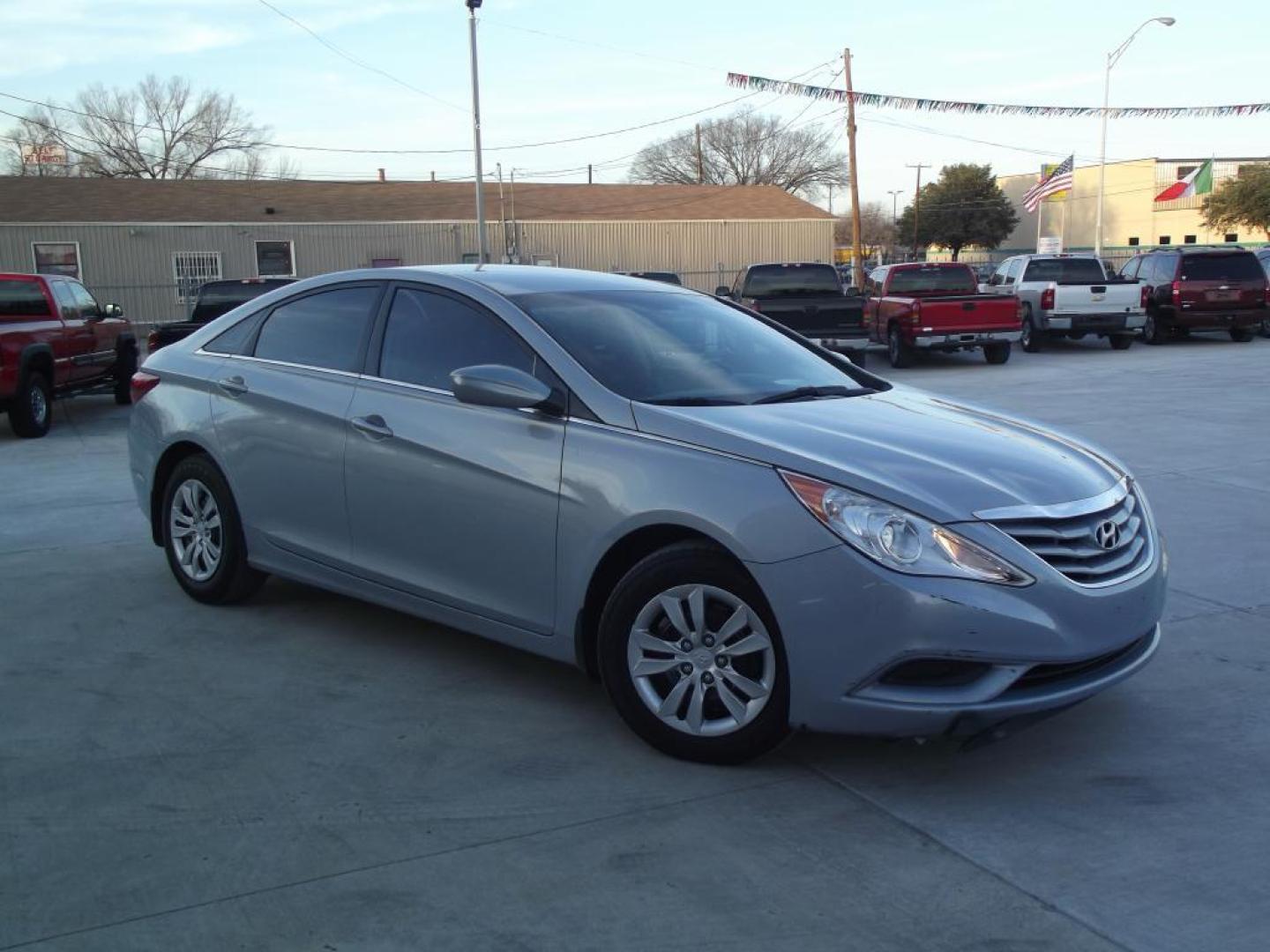 2011 GRAY HYUNDAI SONATA GLS (5NPEB4ACXBH) with an 2.4L engine, Automatic transmission, located at 4415 NE 28th St, Haltom City, TX, 76117, (817) 222-9334, 32.795322, -97.280937 - Photo#13