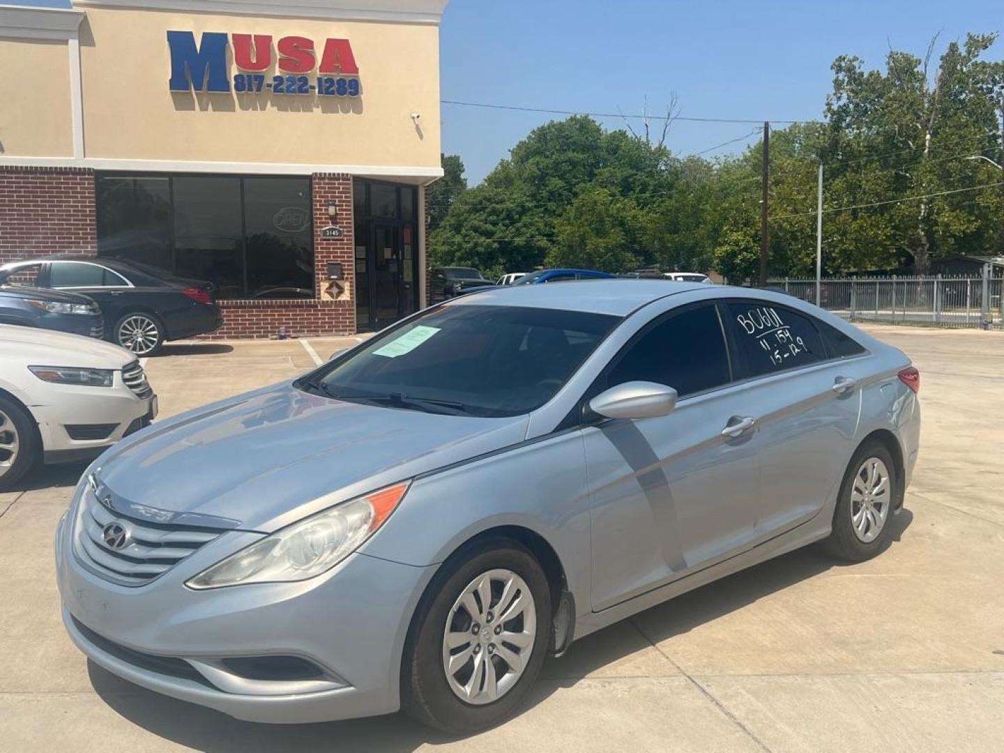 2011 GRAY HYUNDAI SONATA GLS (5NPEB4ACXBH) with an 2.4L engine, Automatic transmission, located at 4415 NE 28th St, Haltom City, TX, 76117, (817) 222-9334, 32.795322, -97.280937 - Photo#0